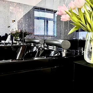 https://krakow-old-town-apartment-jacuzzi.krakowhotelspoland.com
